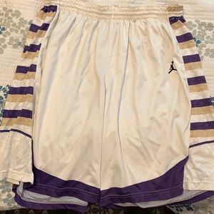Air Jordan basketball shorts. XL